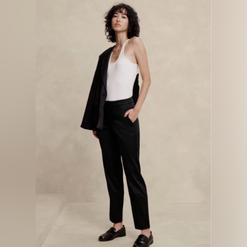 NWT. Banana Republic Factory Black Satin Ryan Satin Straight Pant Petite 10
